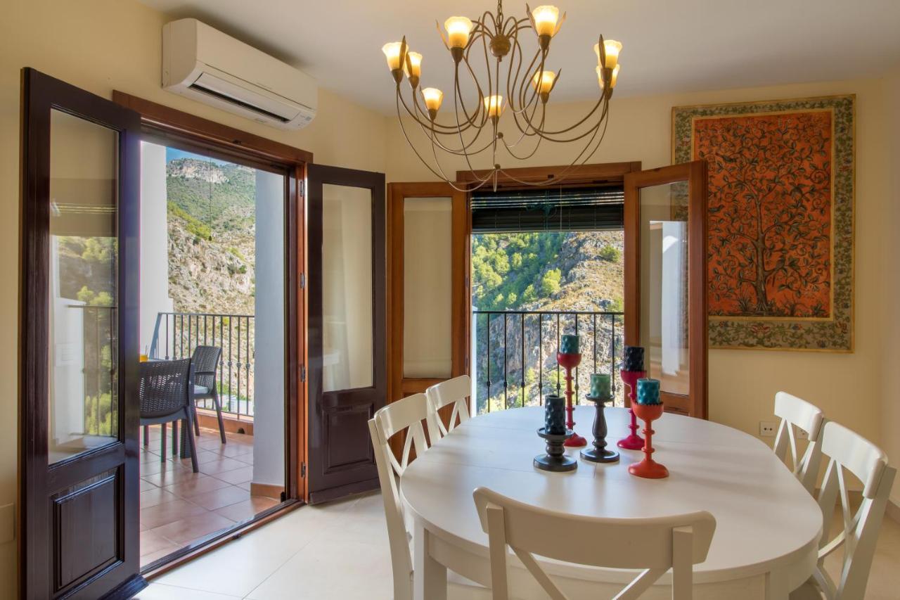 Quiet House In Village Center With Mountains Views 弗里希利亚纳 外观 照片