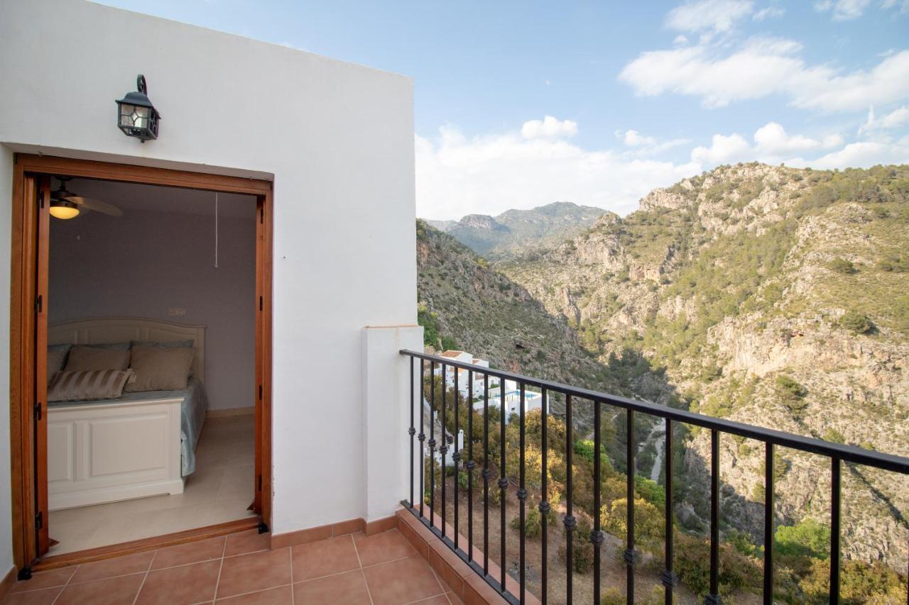 Quiet House In Village Center With Mountains Views 弗里希利亚纳 外观 照片
